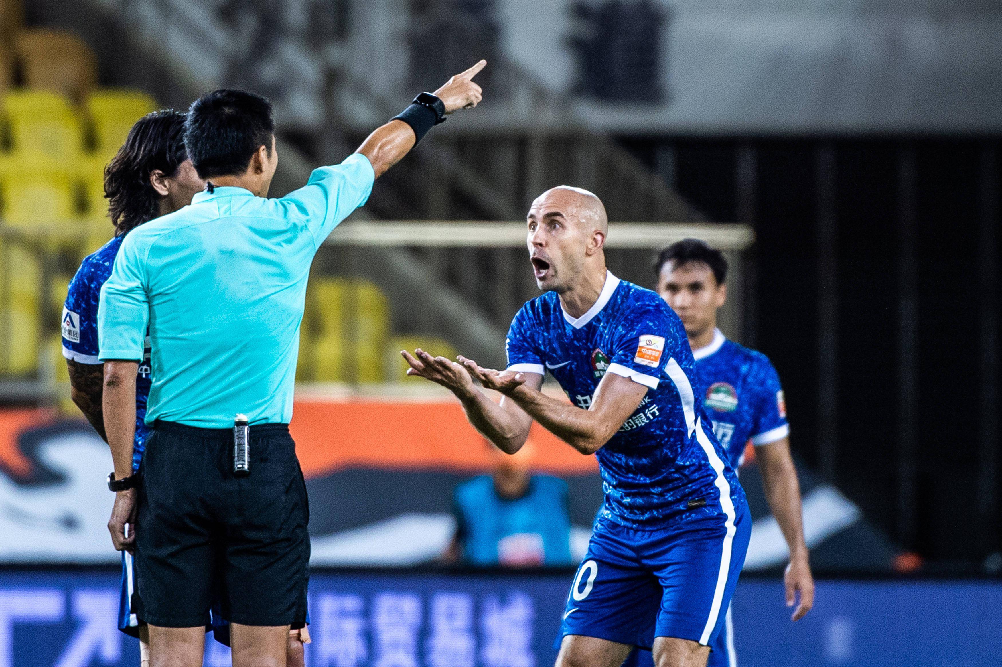 正规体育直播平-清晨上海海港备战英超；防线松动细节曝光；震撼外界；团队化学反应显著(2025南海休渔最新通知)